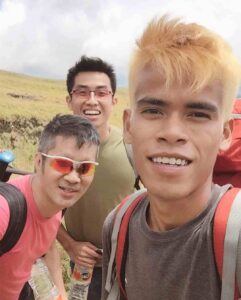 Robi and Singaporean Hikers